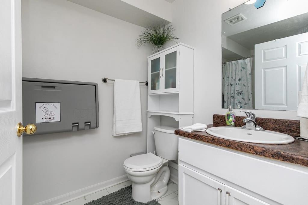 Family Friendly Home Close To Airport And Downtown Des Moines Bagian luar foto