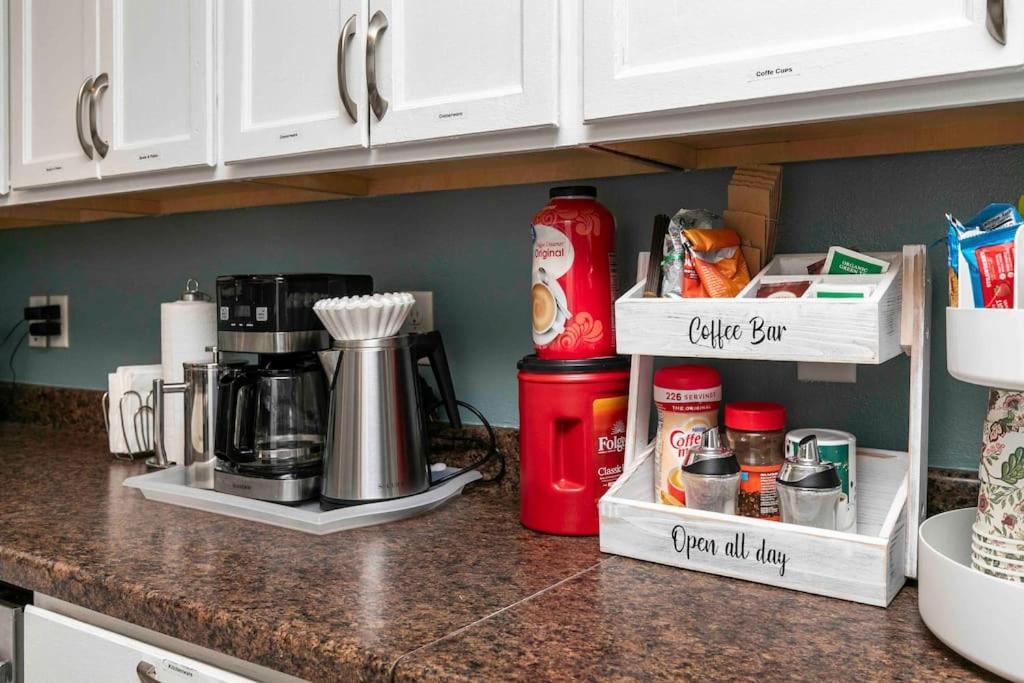 Family Friendly Home Close To Airport And Downtown Des Moines Bagian luar foto